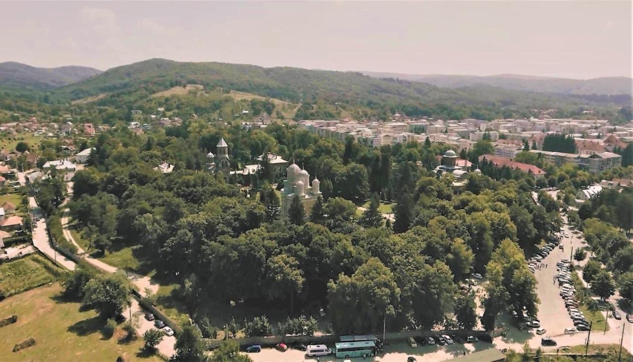 Апартаменты Cazare Vila Maria Куртя-де-Арджеш Экстерьер фото